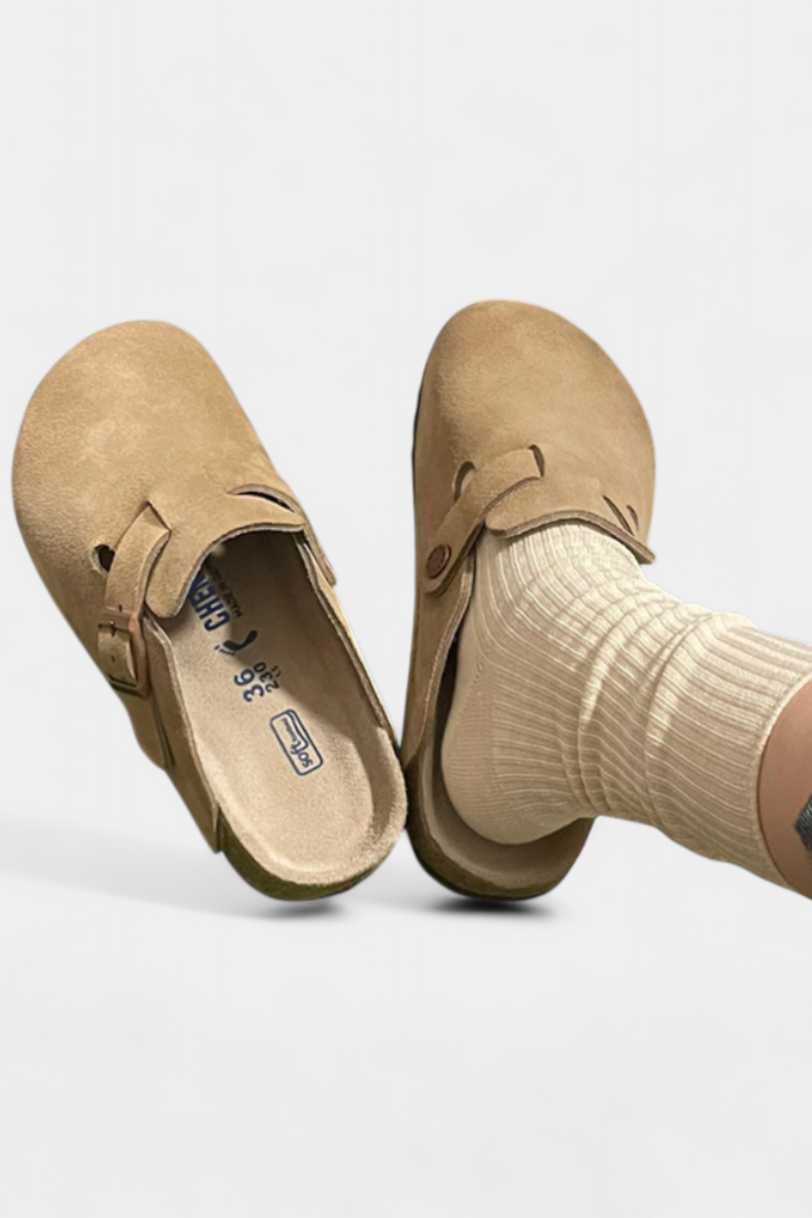 Aubree | Zuecos Unisex de Gamuza con Hebilla Ajustable